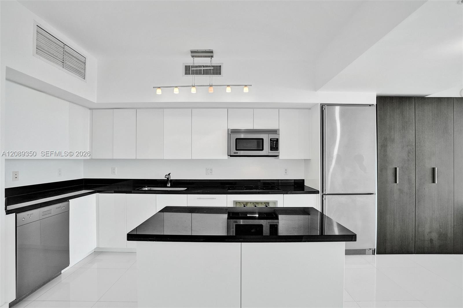 92 SW 3rd St # 4109, Miami FL 33130 photo 4