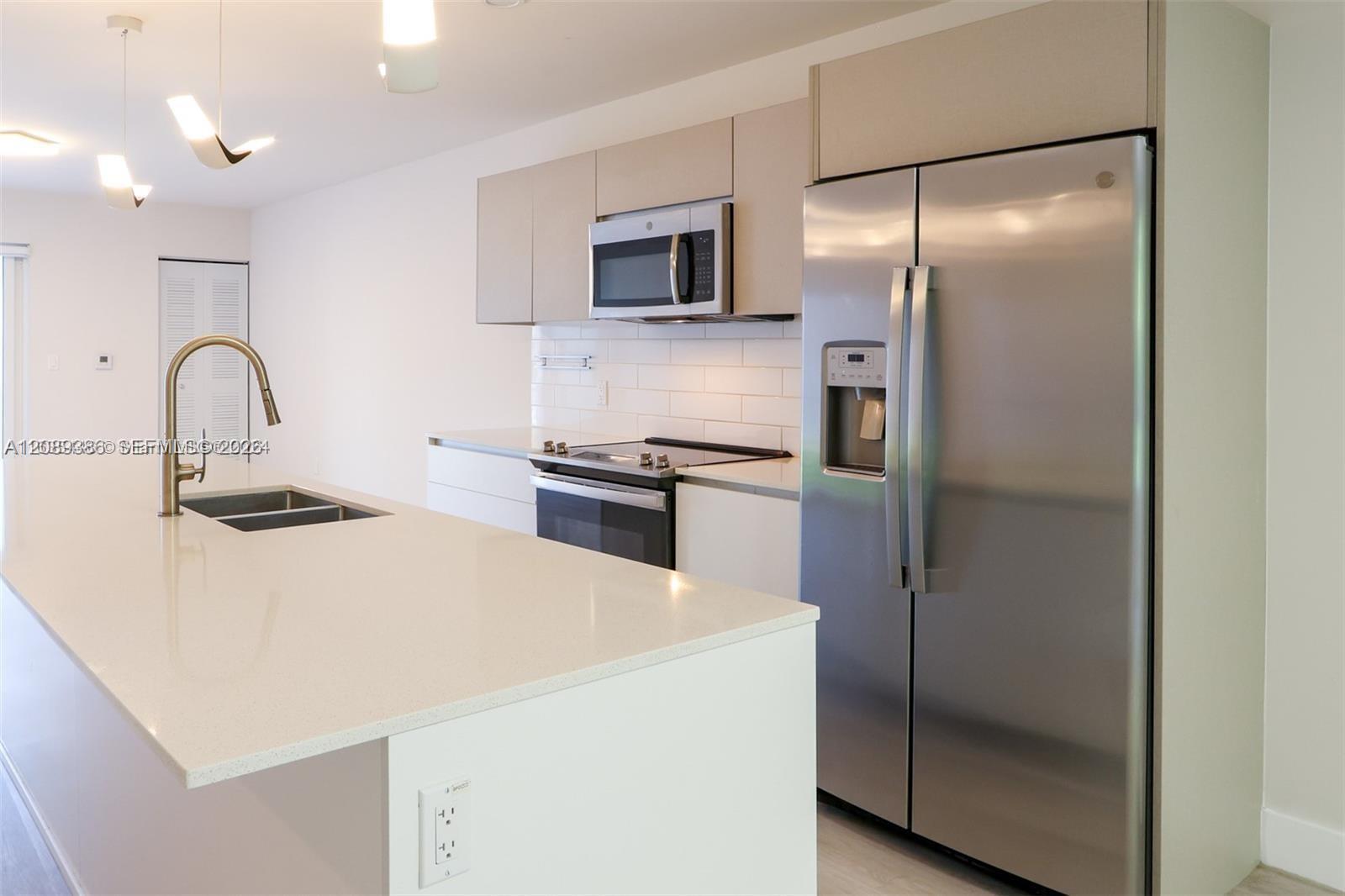 2555 NE 193rd St # 2223, Miami FL 33180 photo 3