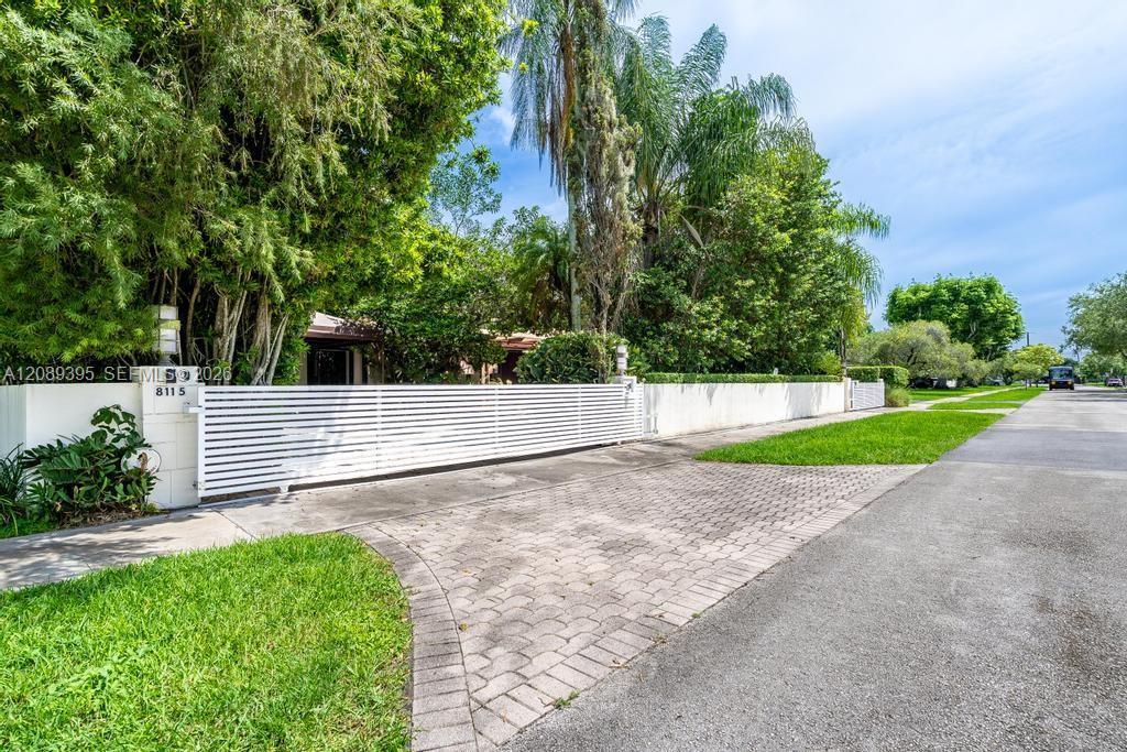 8115 SW 92nd Ct, Miami FL 33173 photo 4