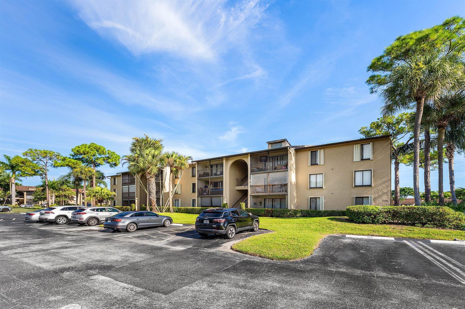 708 Sunny Pine Way # H2, FL 33415