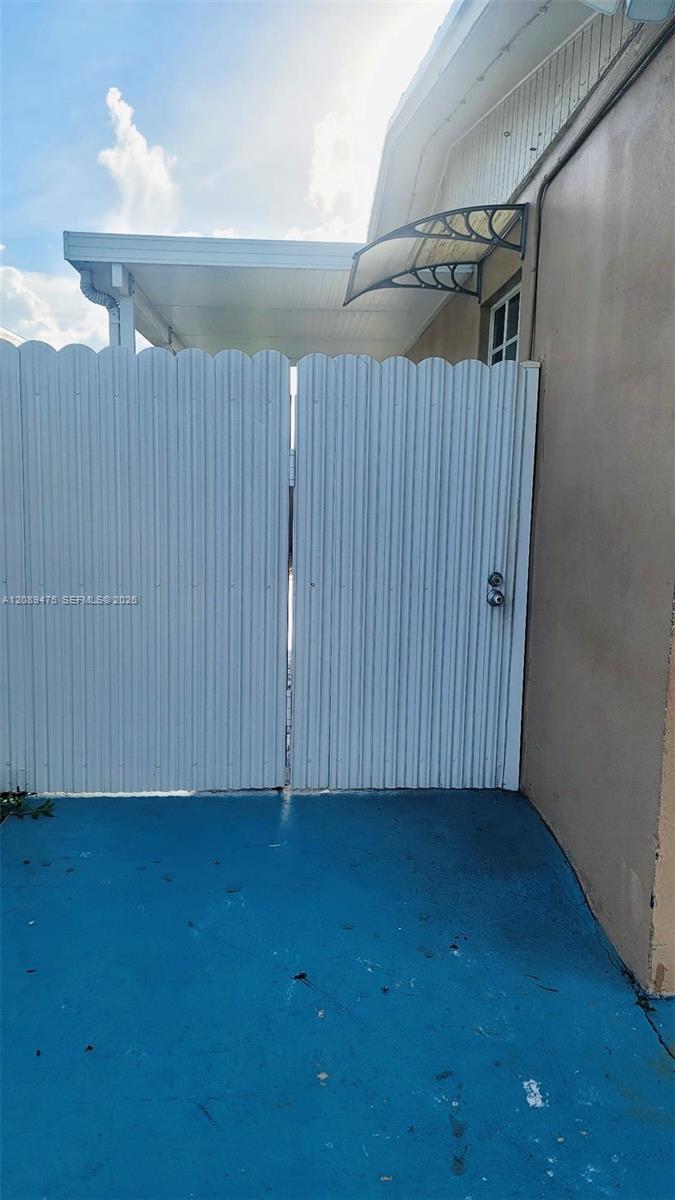 19225 NW 50 CT, Miami Gardens FL 33055 photo 2