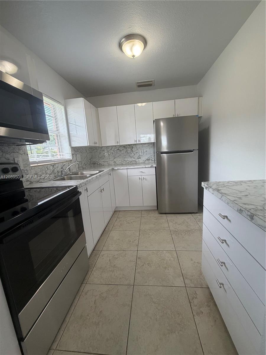 16400 NW 41st Ave, Miami Gardens FL 33054 photo 2
