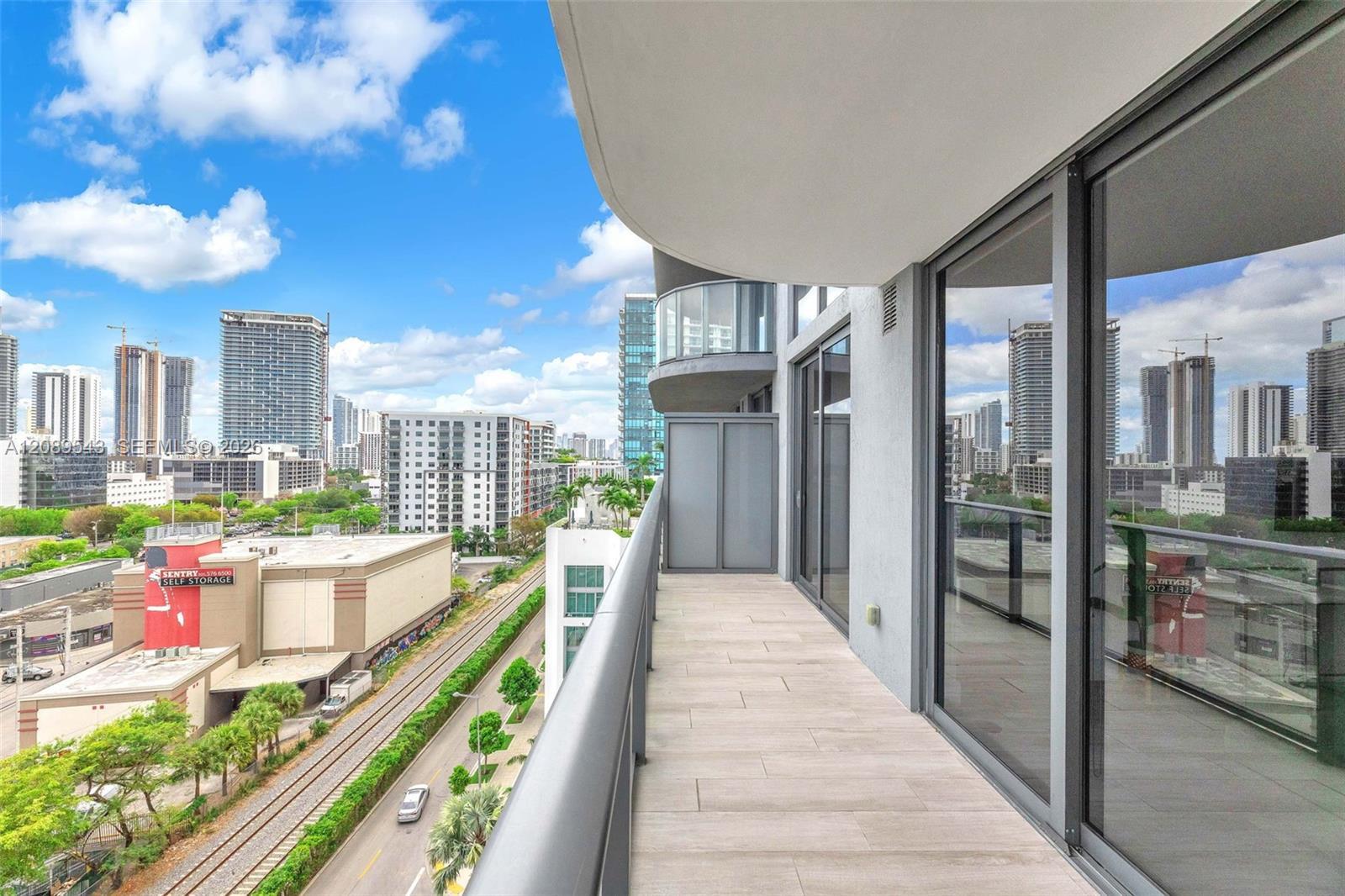 121 NE 34th St # 905, Miami FL 33137 photo 2