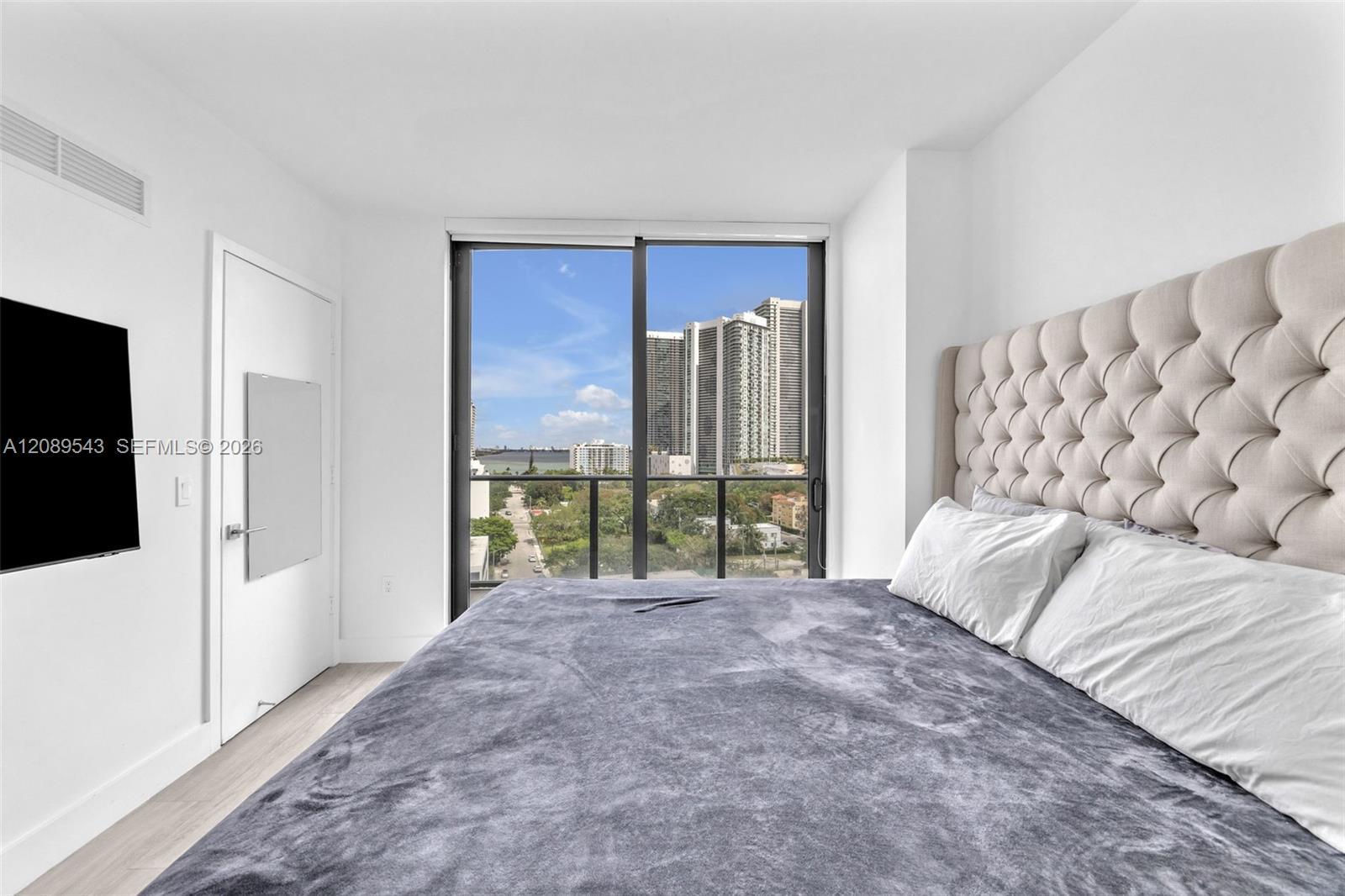 121 NE 34th St # 905, Miami FL 33137 photo 4