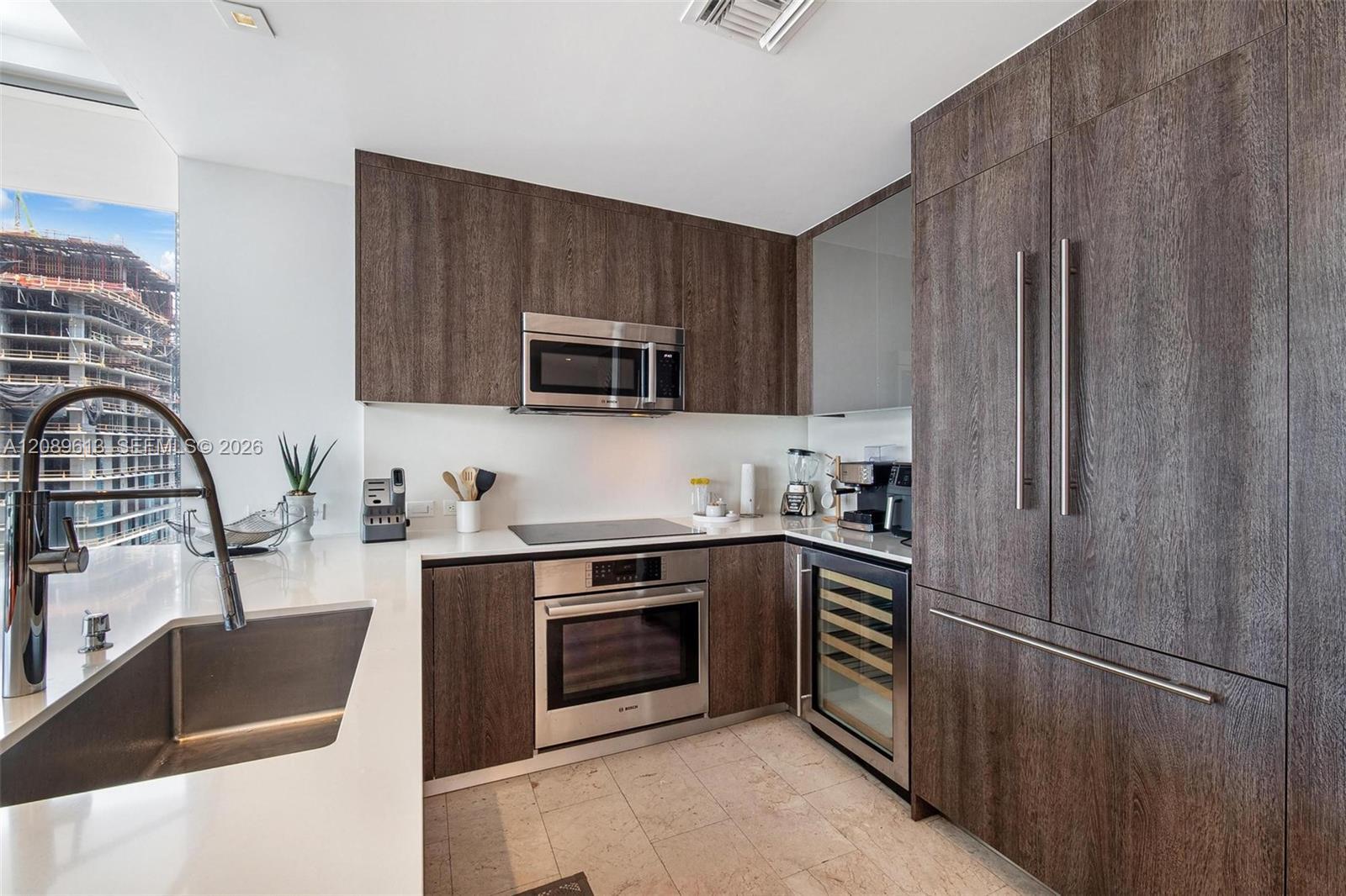 88 SW 7th St # 1812, Miami FL 33130 photo 4