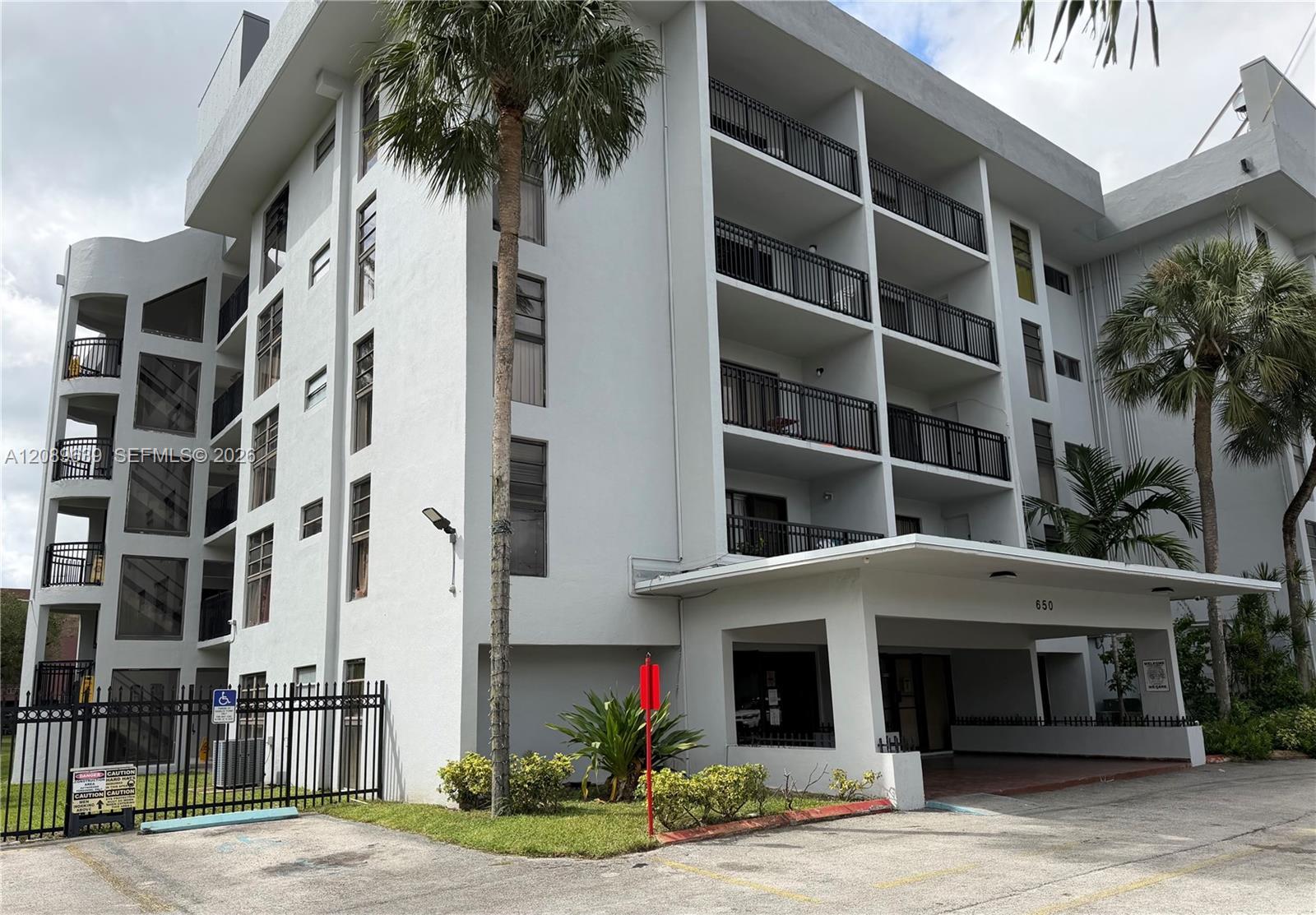 650 NE 149th St # 406A, Miami FL 33161