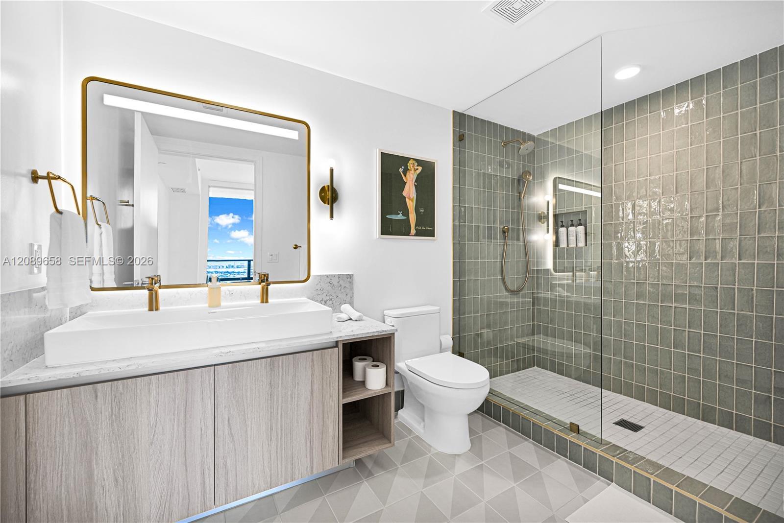 159 NE 6th St # 4015, Miami FL 33132 photo 4