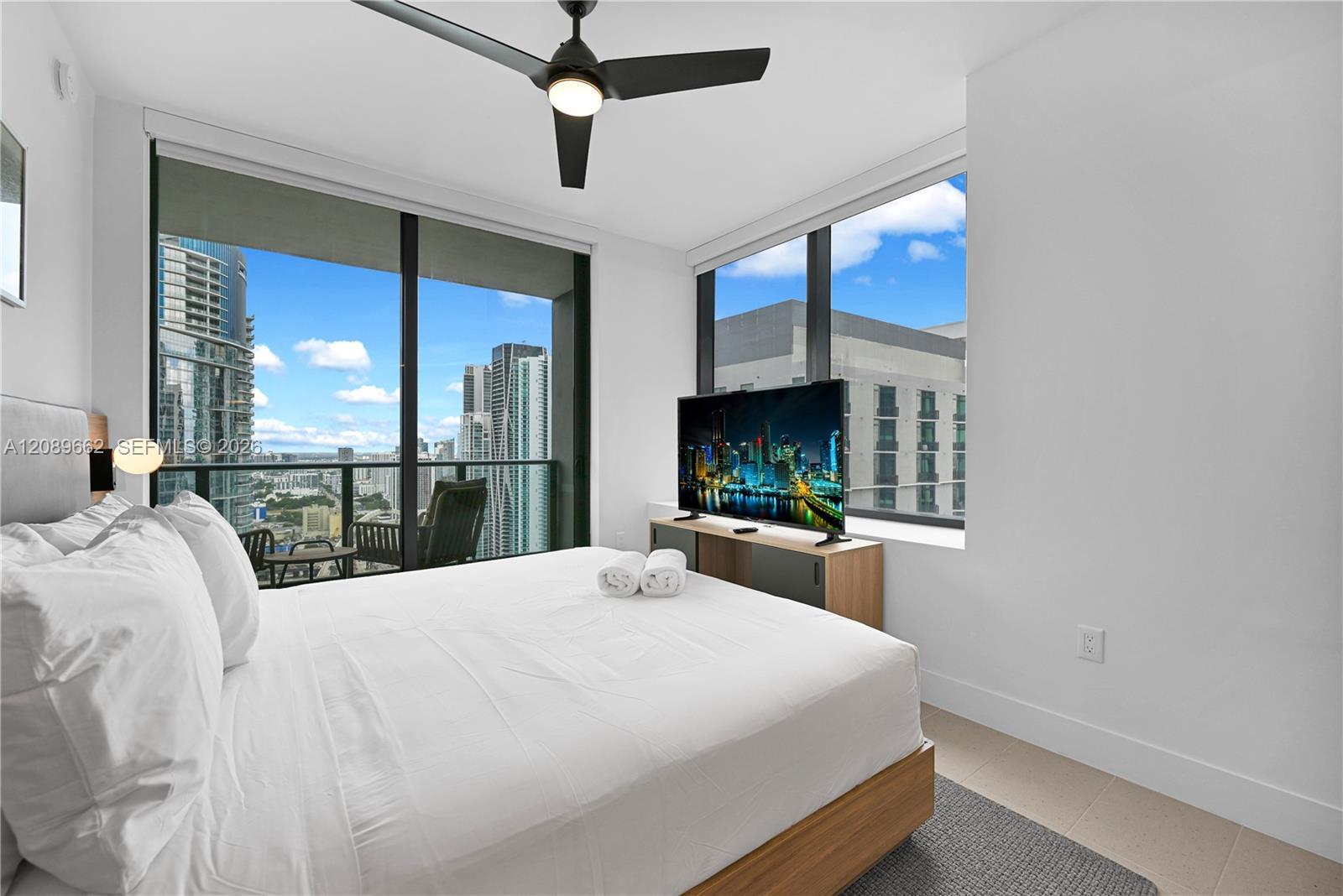 159 NE 6th St # 3901, Miami FL 33132 photo 3