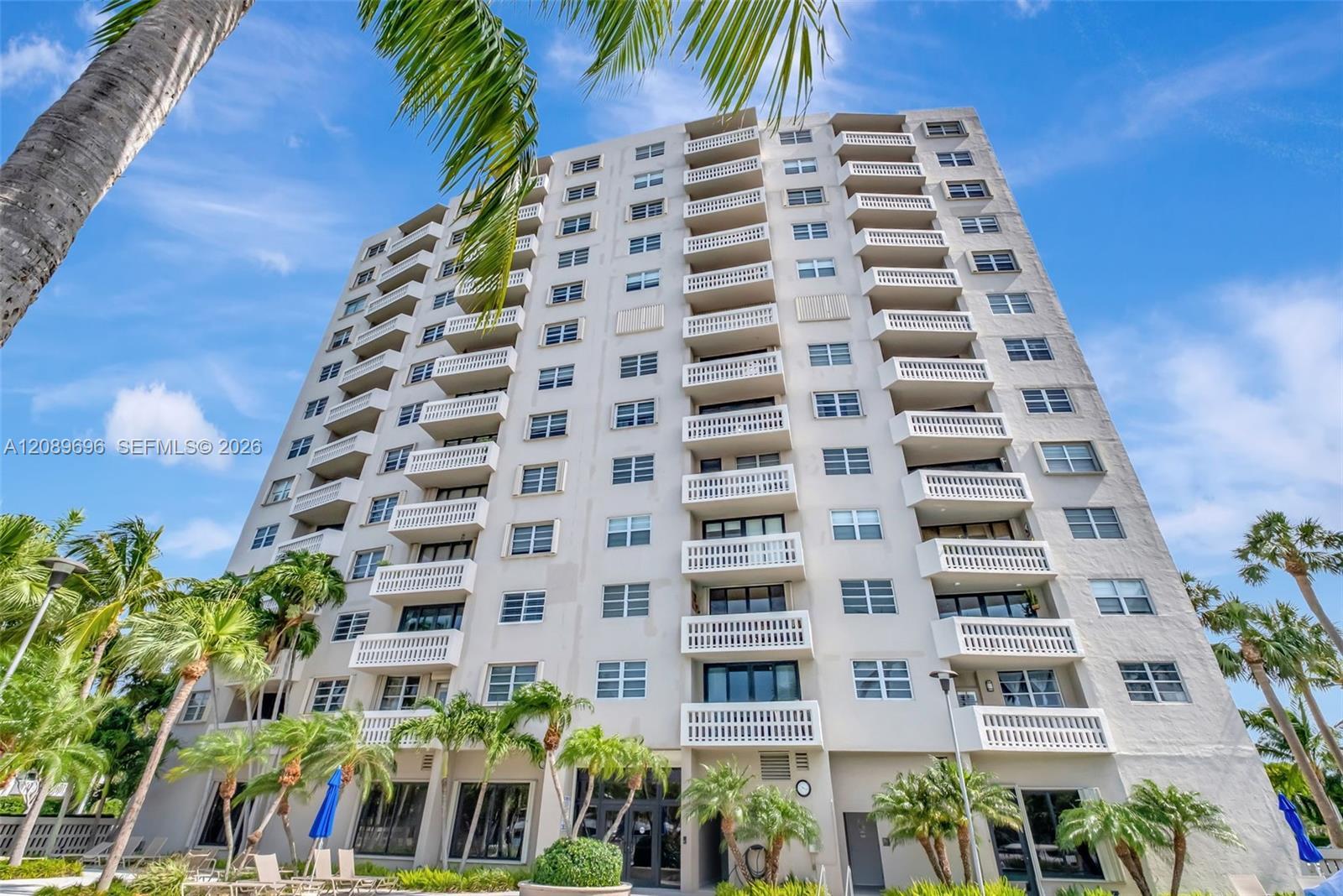 90 Edgewater Dr # 327, Coral Gables FL 33133