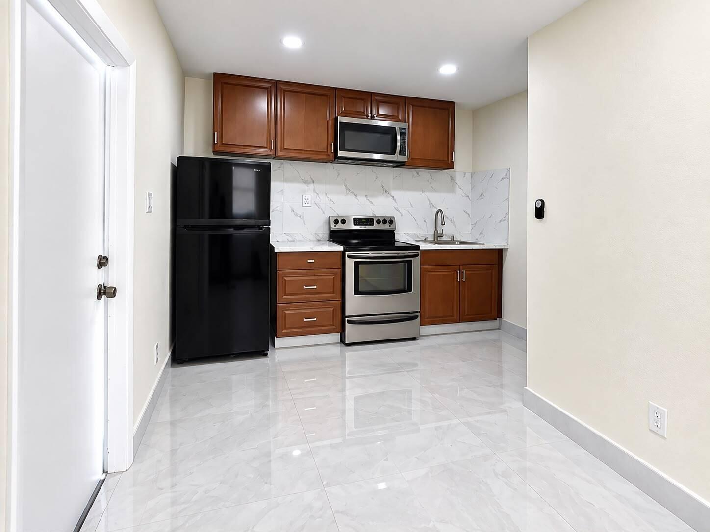 930 NE 52nd Court, Deerfield Beach FL 33064 photo 2