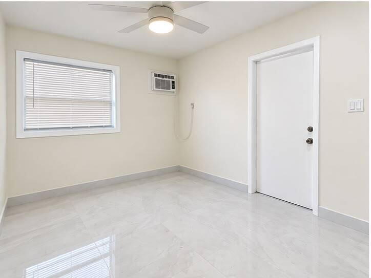 930 NE 52nd Court, Deerfield Beach FL 33064 photo 5