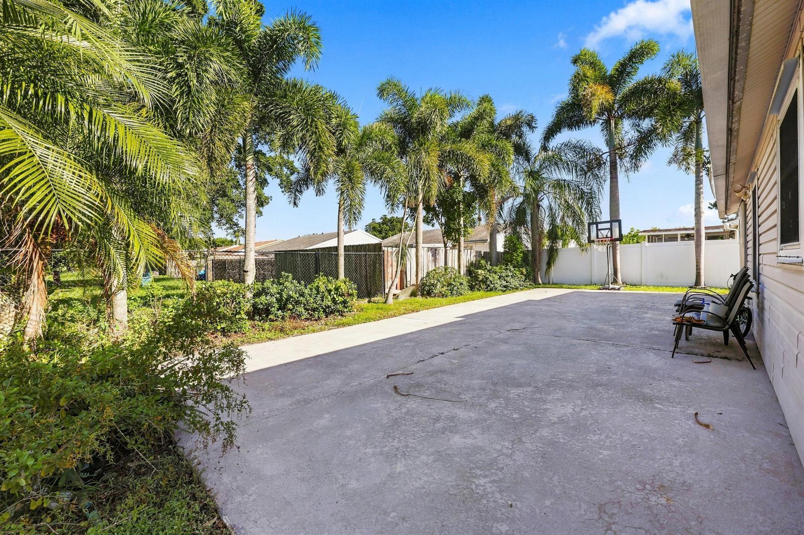 5215 W Canal Circle, Lake Worth FL 33467 photo 3