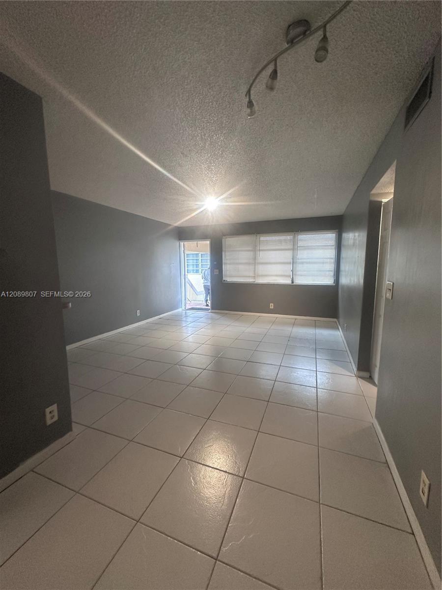 821 Twin Lakes Dr # H, Coral Springs FL 33071 photo 2