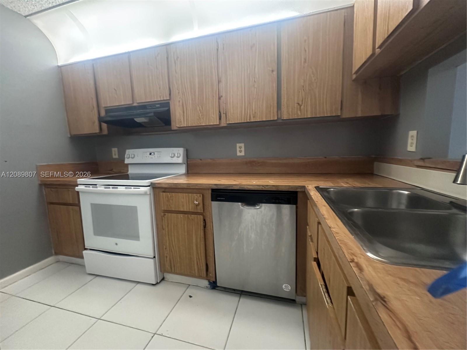 821 Twin Lakes Dr # H, Coral Springs FL 33071 photo 4