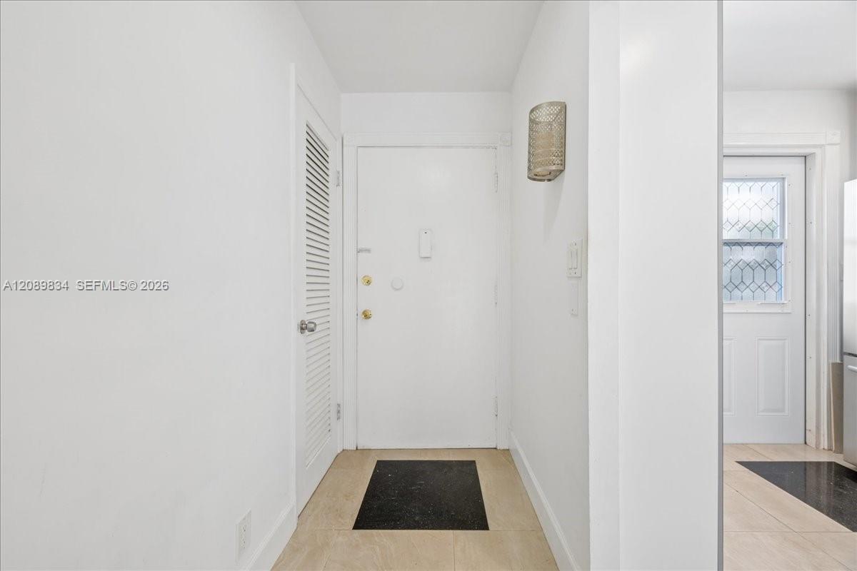 233 NE 14th Ave, Hallandale Beach FL 33009 photo 2