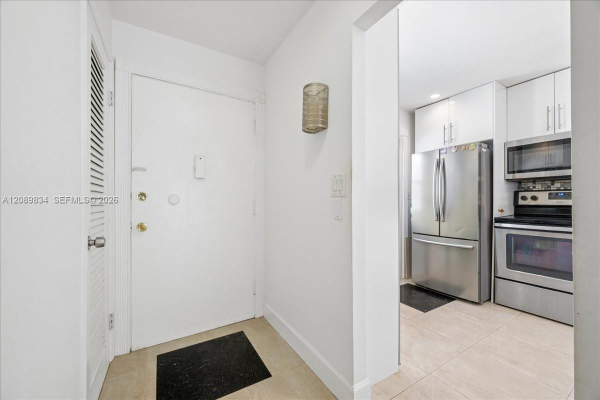 233 NE 14th Ave, Hallandale Beach FL 33009 photo 3