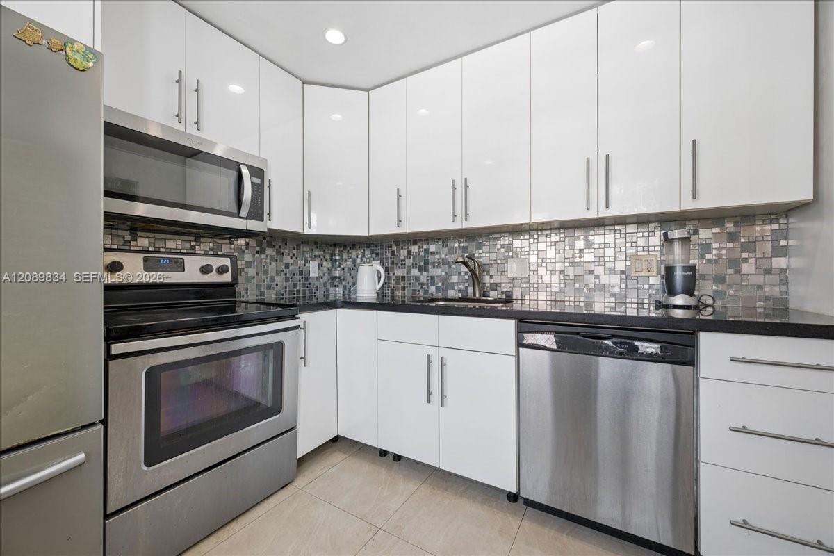 233 NE 14th Ave, Hallandale Beach FL 33009 photo 5
