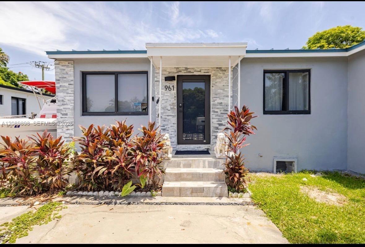 961 NE 155th Ter, North Miami Beach FL 33162