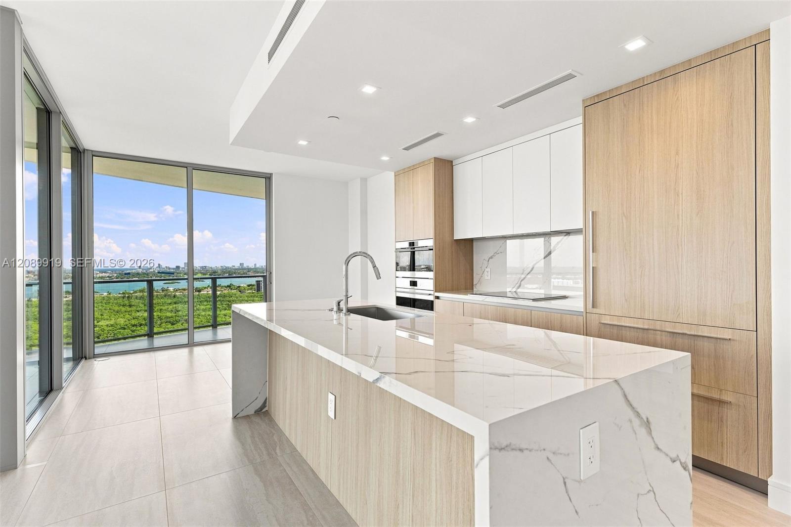 2411 Laguna Cir # 2301, North Miami FL 33181 photo 3