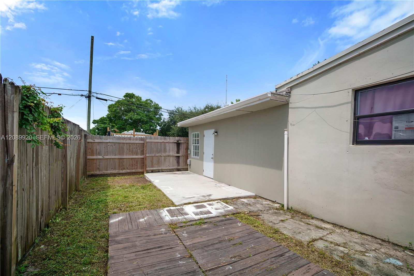 3750 SW 46th Ave, West Park FL 33023 photo 2