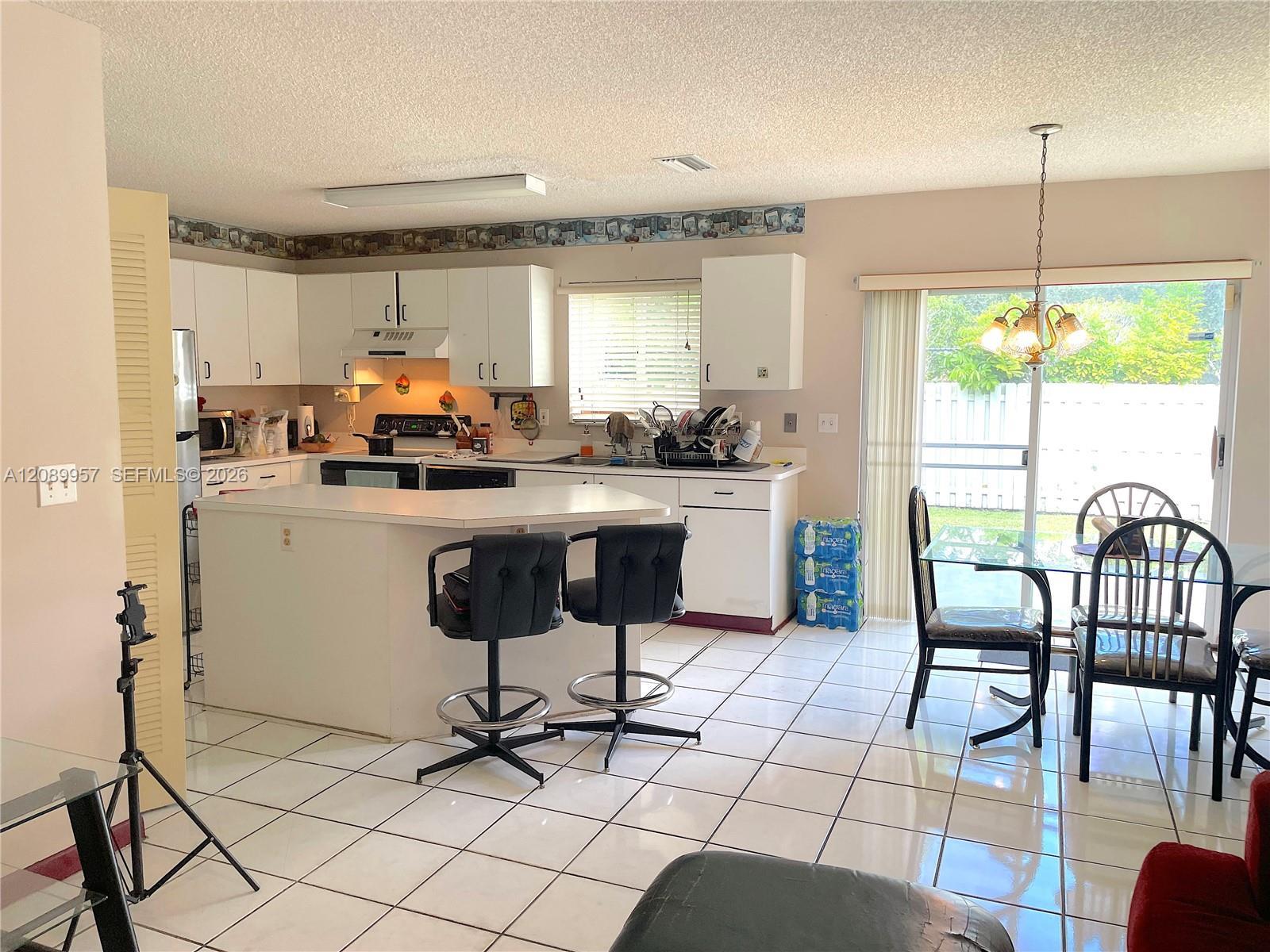 8851 SW 9th Ct, Pembroke Pines FL 33025 photo 3