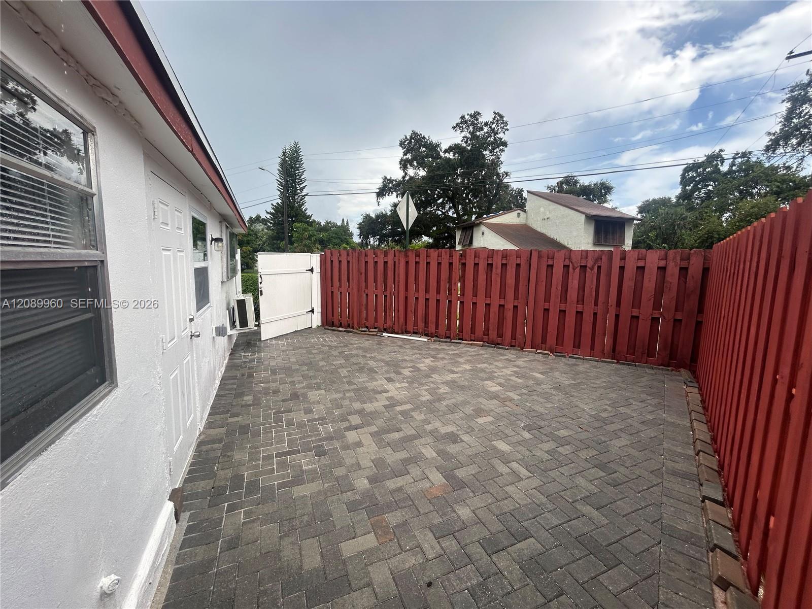 5800 Hope St, Hollywood FL 33021 photo 2