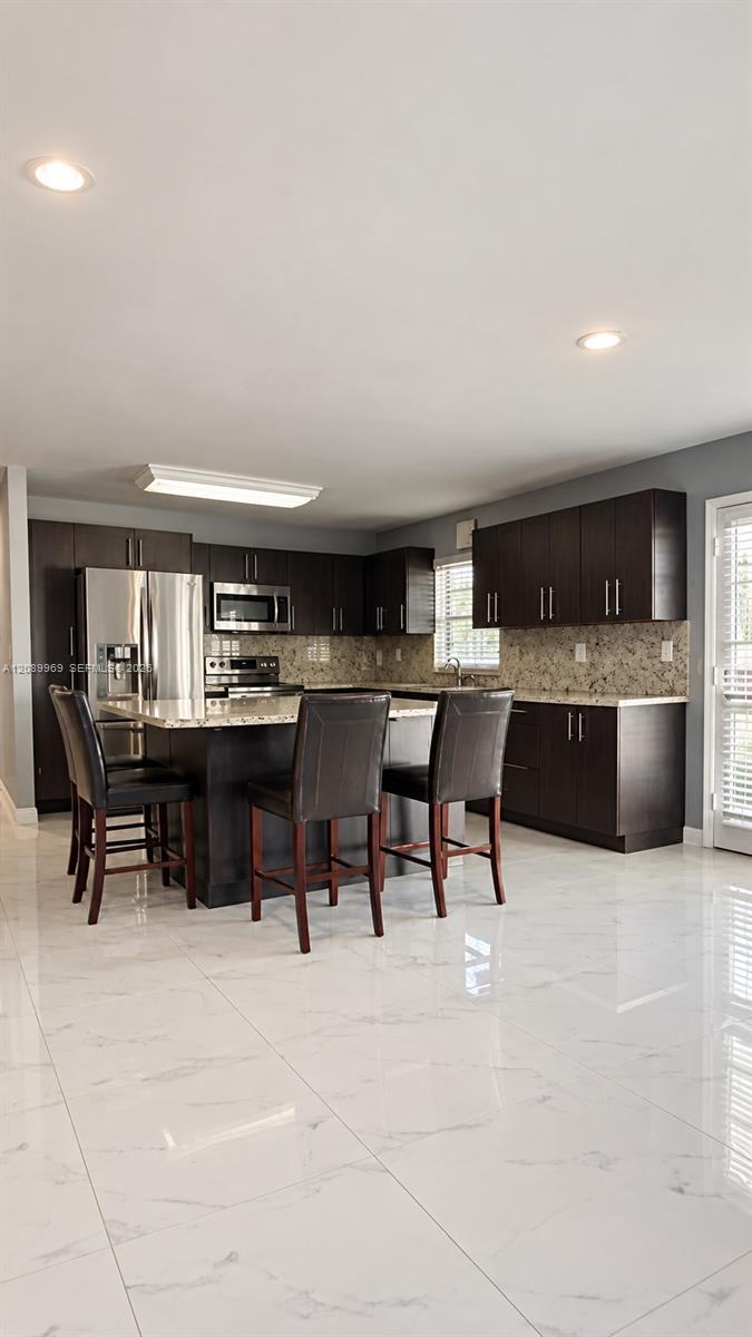 18310 NW 85th Ave, Hialeah FL 33015 photo 5