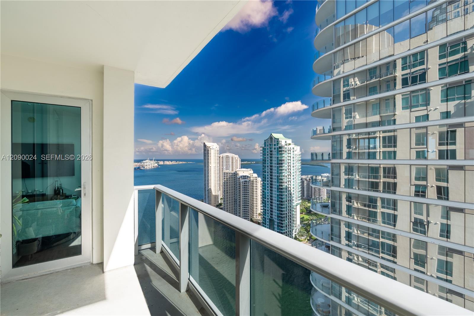 300 S Biscayne Blvd # 3504, Miami FL 33131