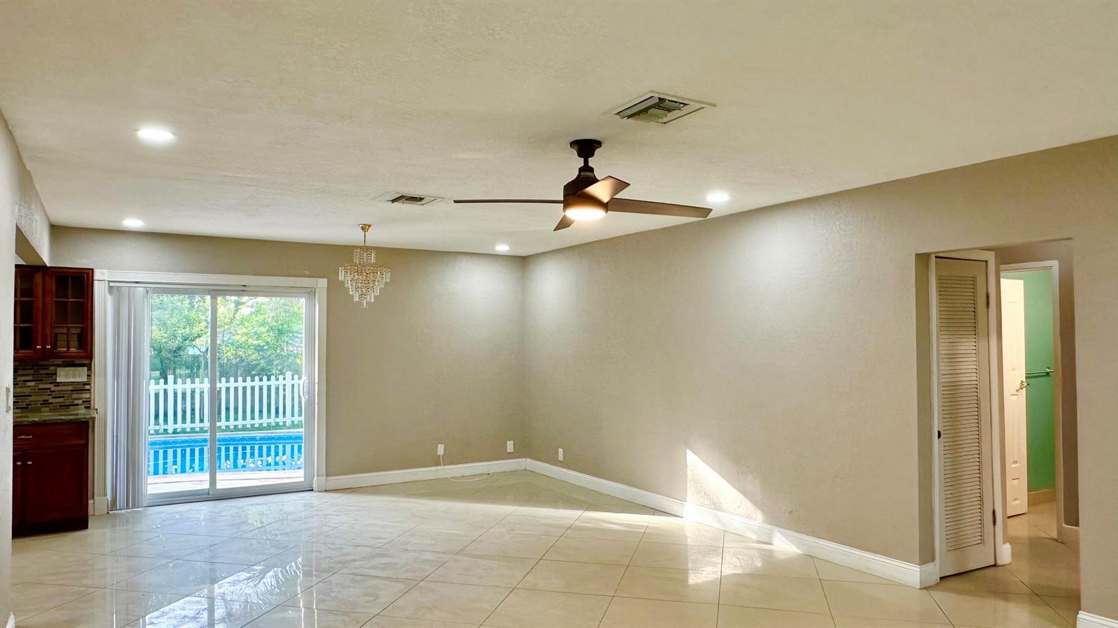 650 E CAMPUS Circle, Fort Lauderdale FL 33312 photo 3