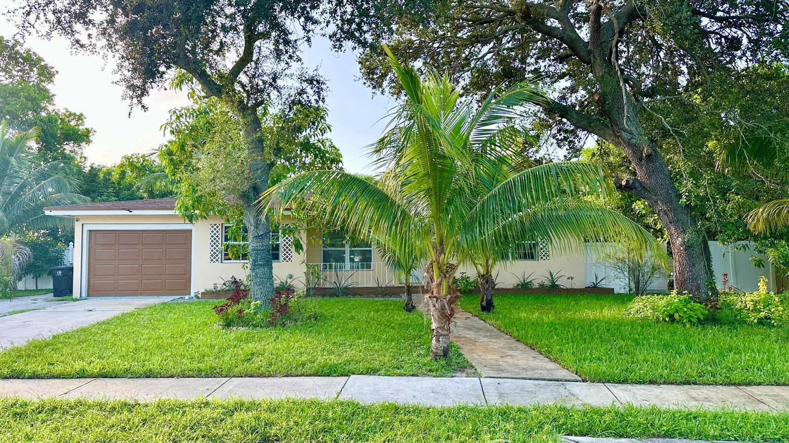 650 E CAMPUS Circle, Fort Lauderdale FL 33312