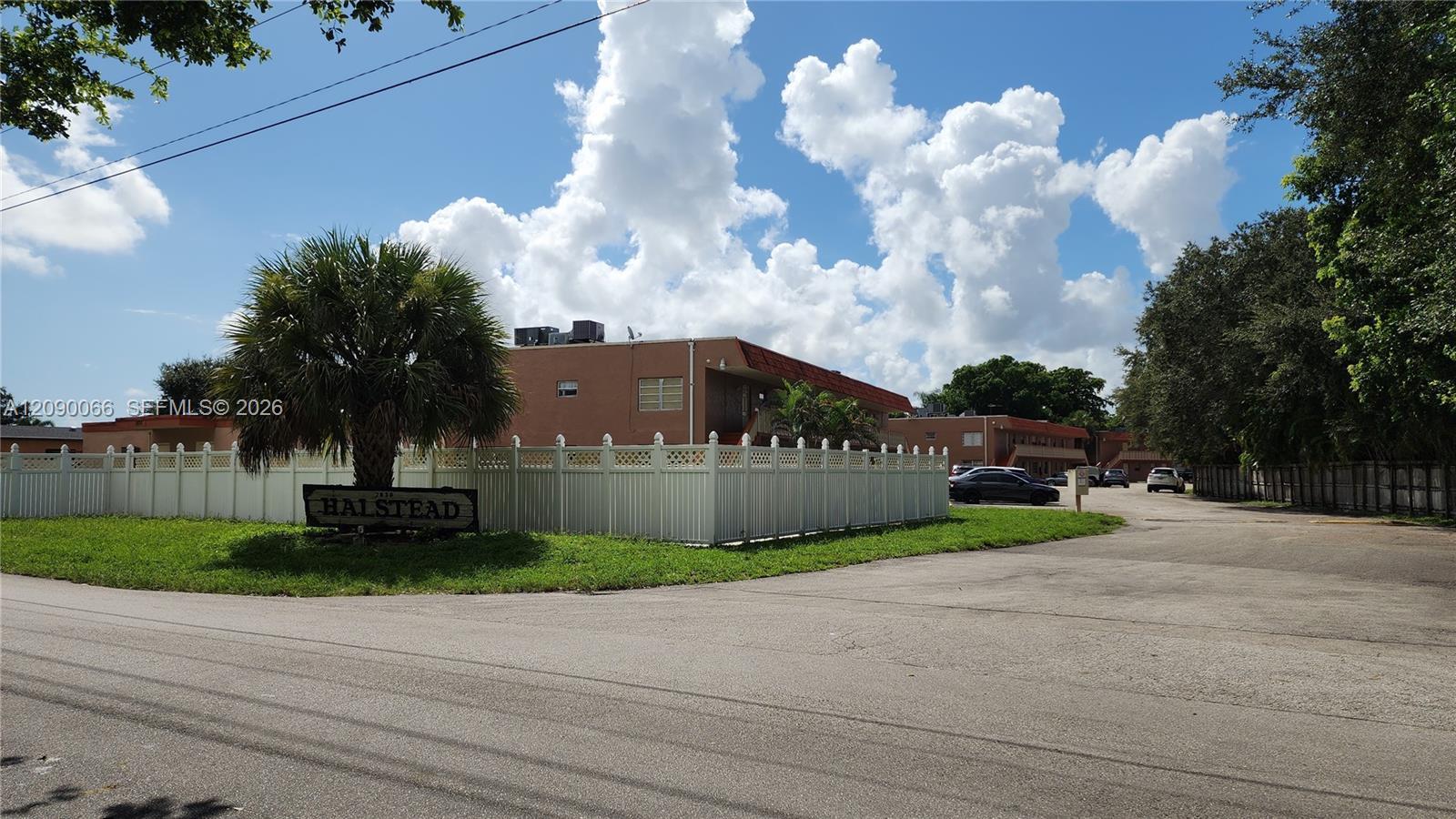 7830 NW 33rd St # 305, Davie FL 33024