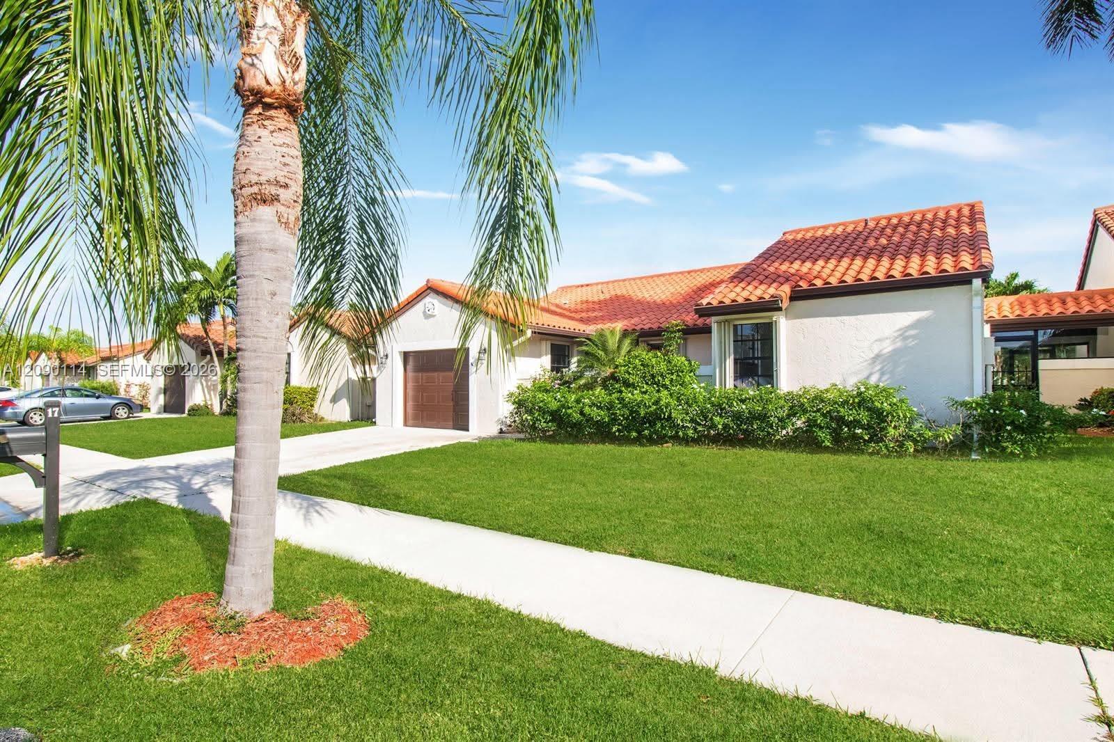 17 Columbia Ct, Deerfield Beach FL 33442 photo 2