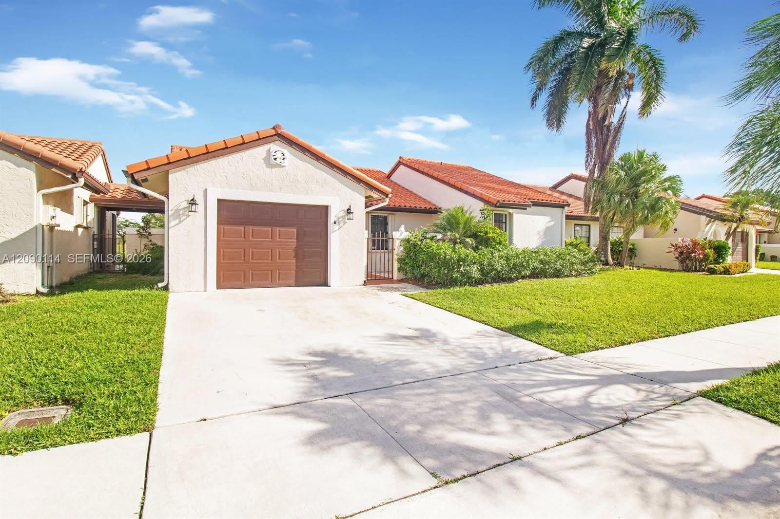 17 Columbia Ct, Deerfield Beach FL 33442 photo 3