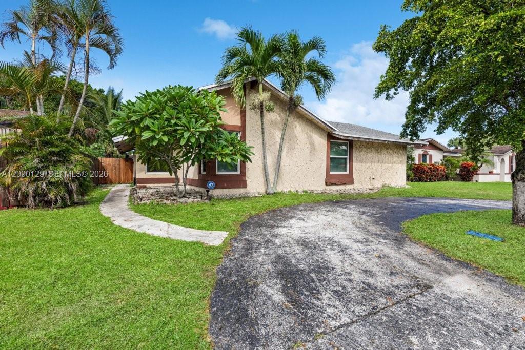 281 SW 83rd Ave, North Lauderdale FL 33068 photo 3