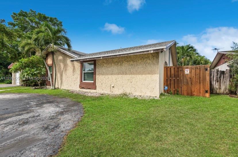 281 SW 83rd Ave, North Lauderdale FL 33068 photo 5