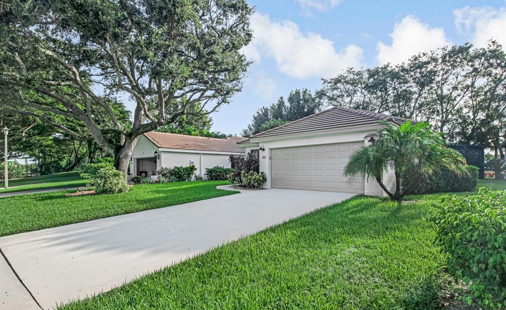 165 SHERWOOD FOREST Drive, Delray Beach FL 33445 photo 3