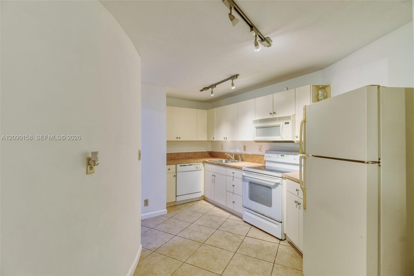 800 W Parkview Dr # 311, Hallandale Beach FL 33009 photo 5