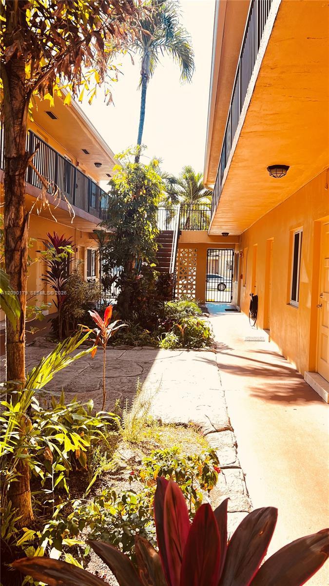 1733 Mayo St # 11, Hollywood FL 33020 photo 3
