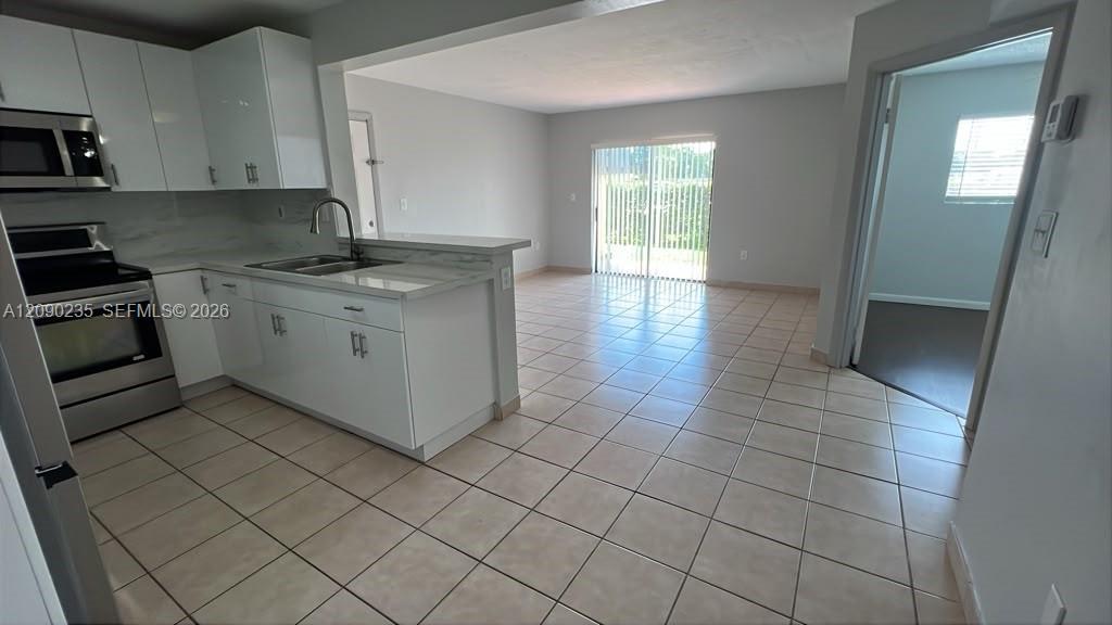 200 W Palm Cir W # 104, Pembroke Pines FL 33025 photo 3