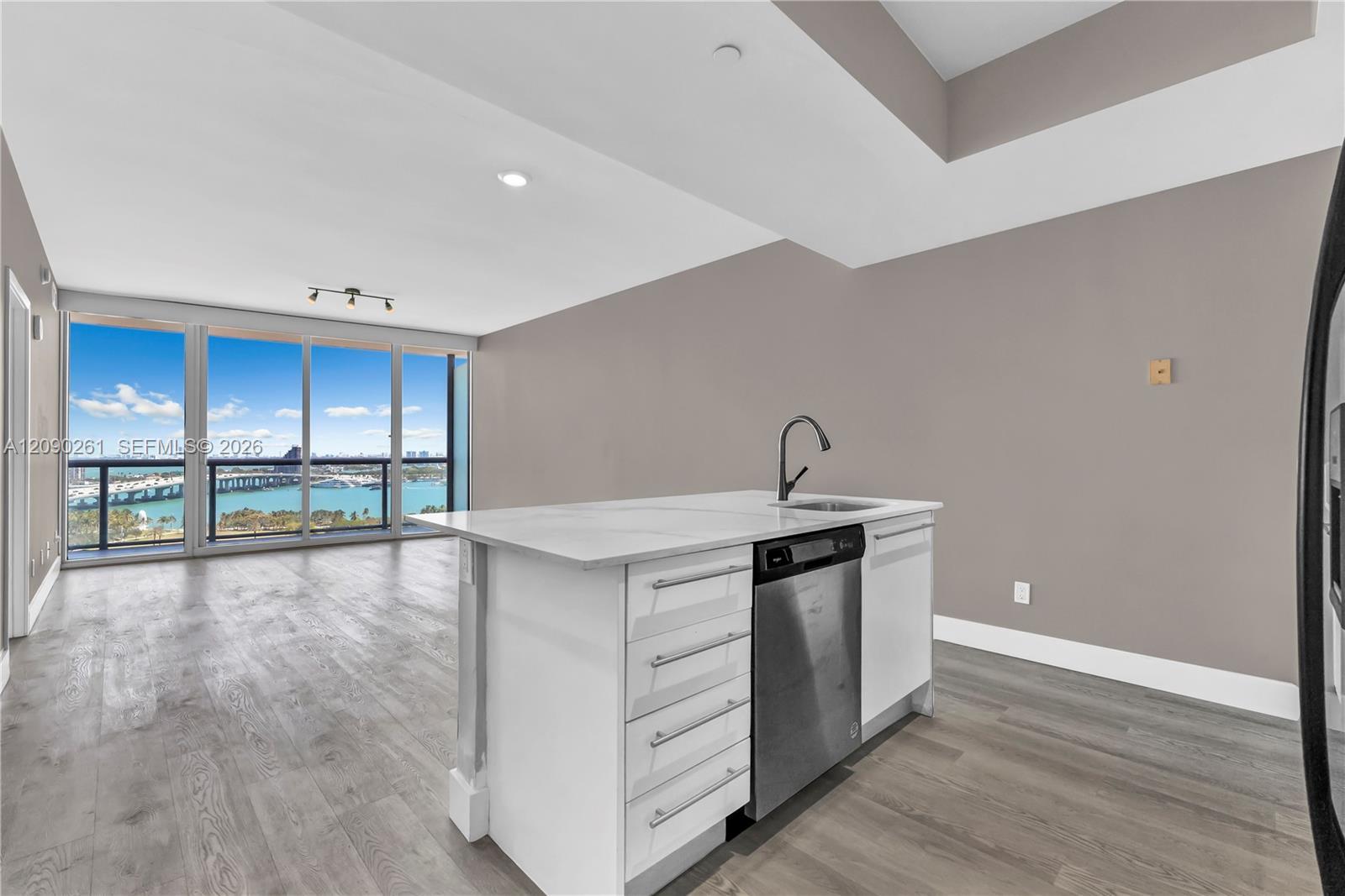 888 Biscayne Blvd # 1710, Miami FL 33132