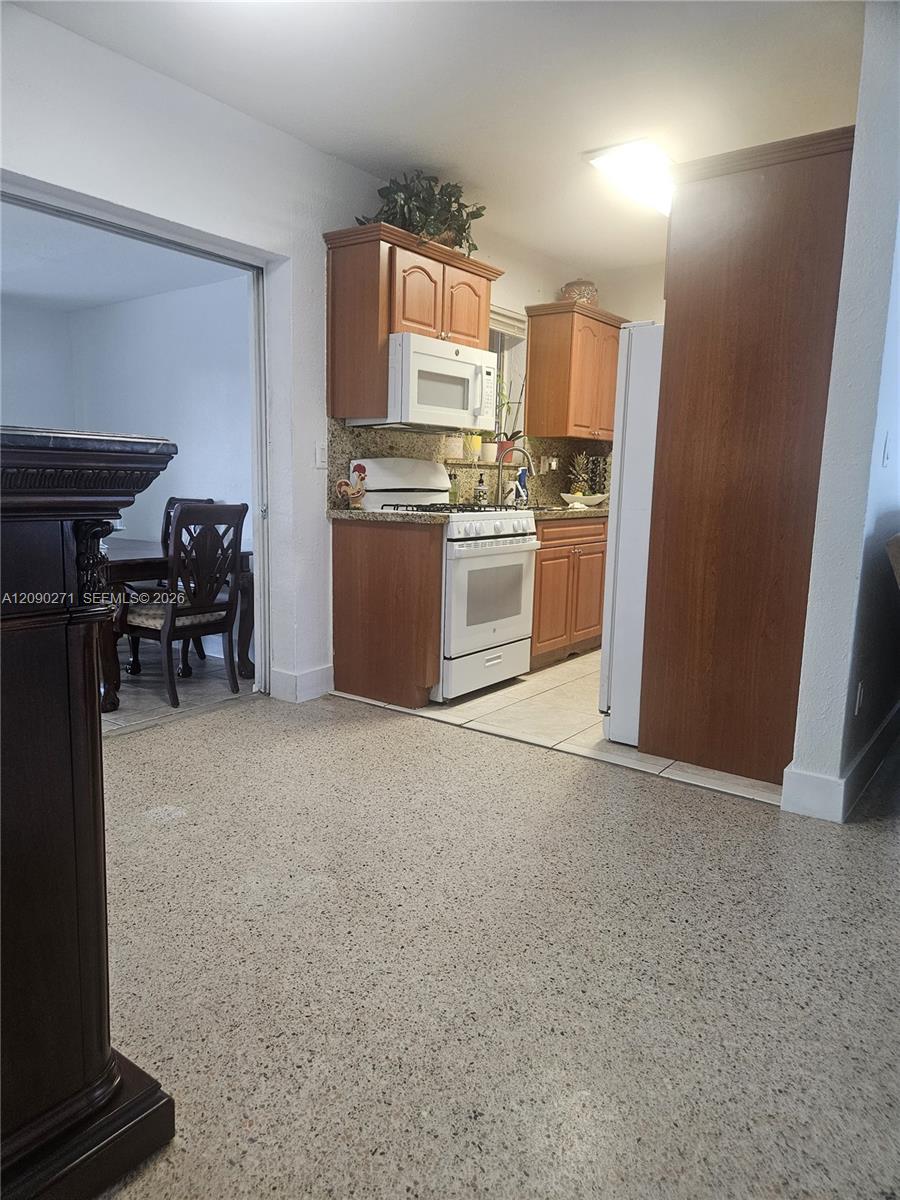 5318 W 4th Ln, Hialeah FL 33012 photo 4