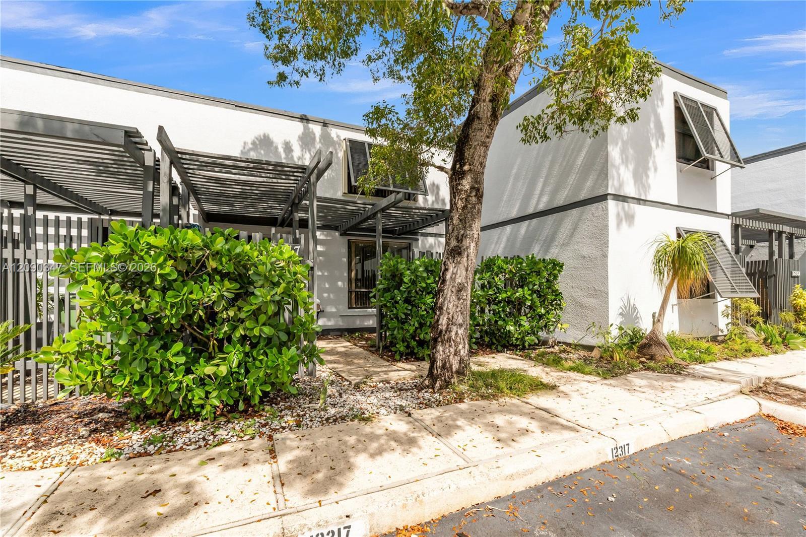 12317 NW 11th St, Pembroke Pines FL 33026 photo 3