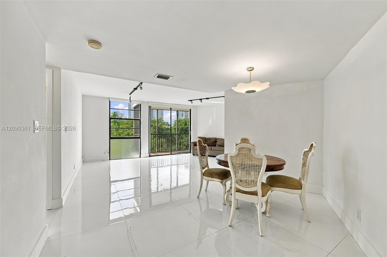 3475 N Country Club Dr # 502, Aventura FL 33180 photo 2