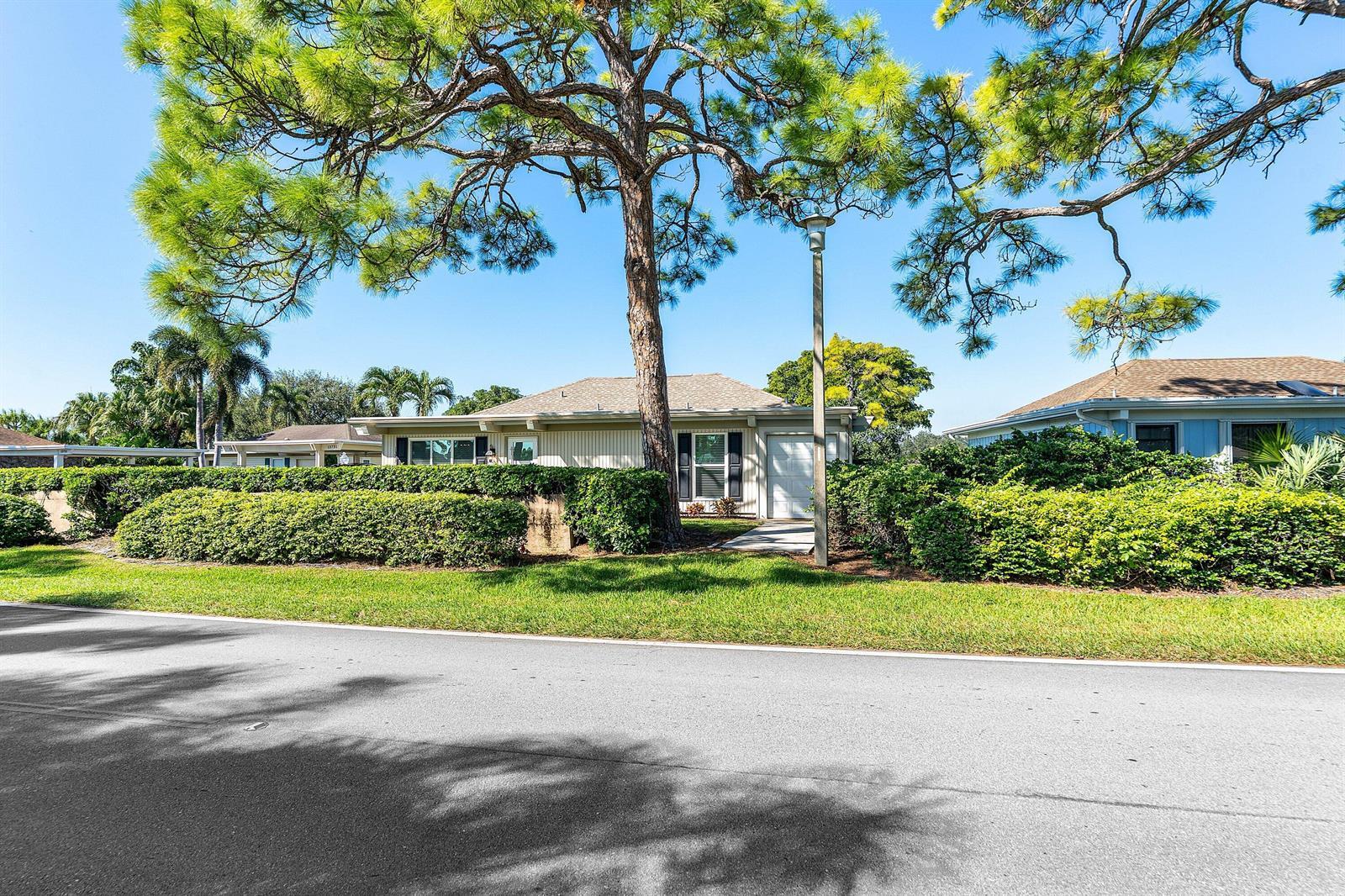 13731 Eastpointe Way, Palm Beach Gardens FL 33418
