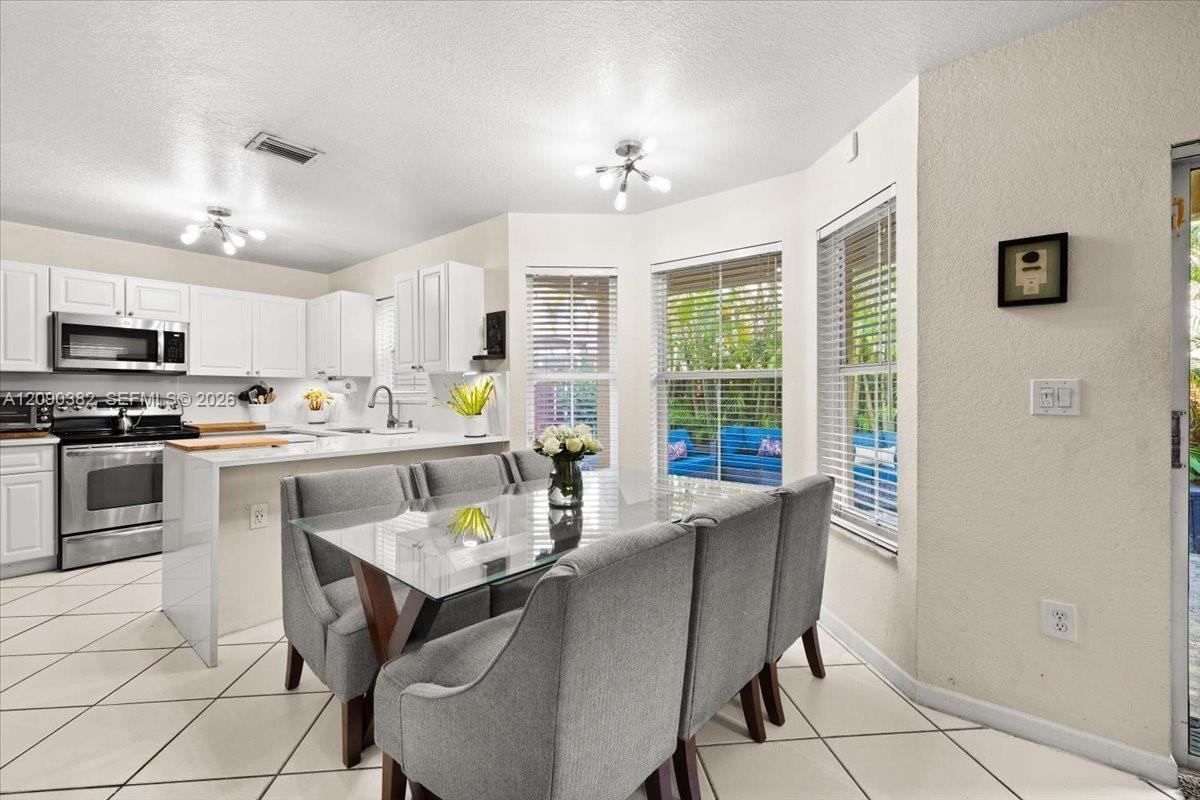 195 Sable Palm Way, Davie FL 33325 photo 3