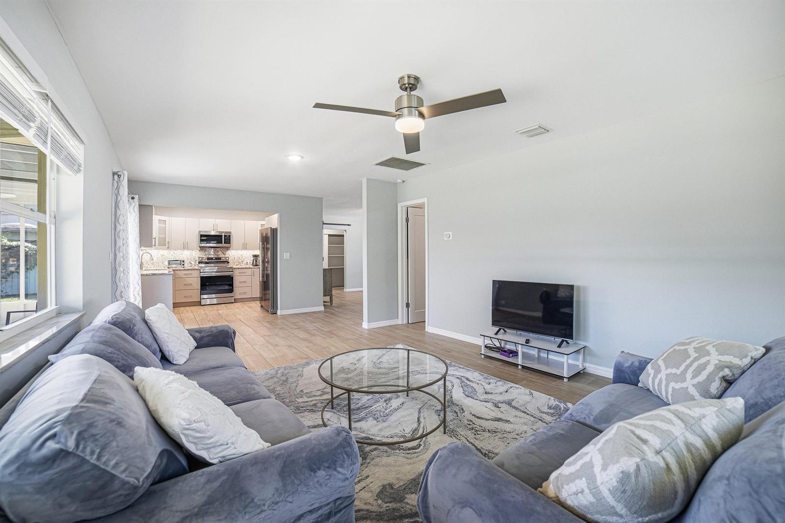 28 SE 8TH Avenue, Deerfield Beach FL 33441 photo 3