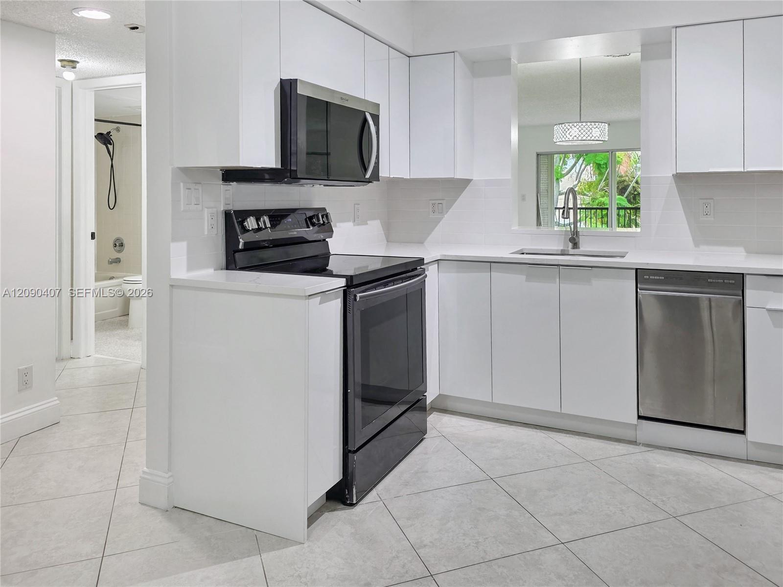 2212 S Cypress Bend Dr # 301, Pompano Beach FL 33069 photo 2