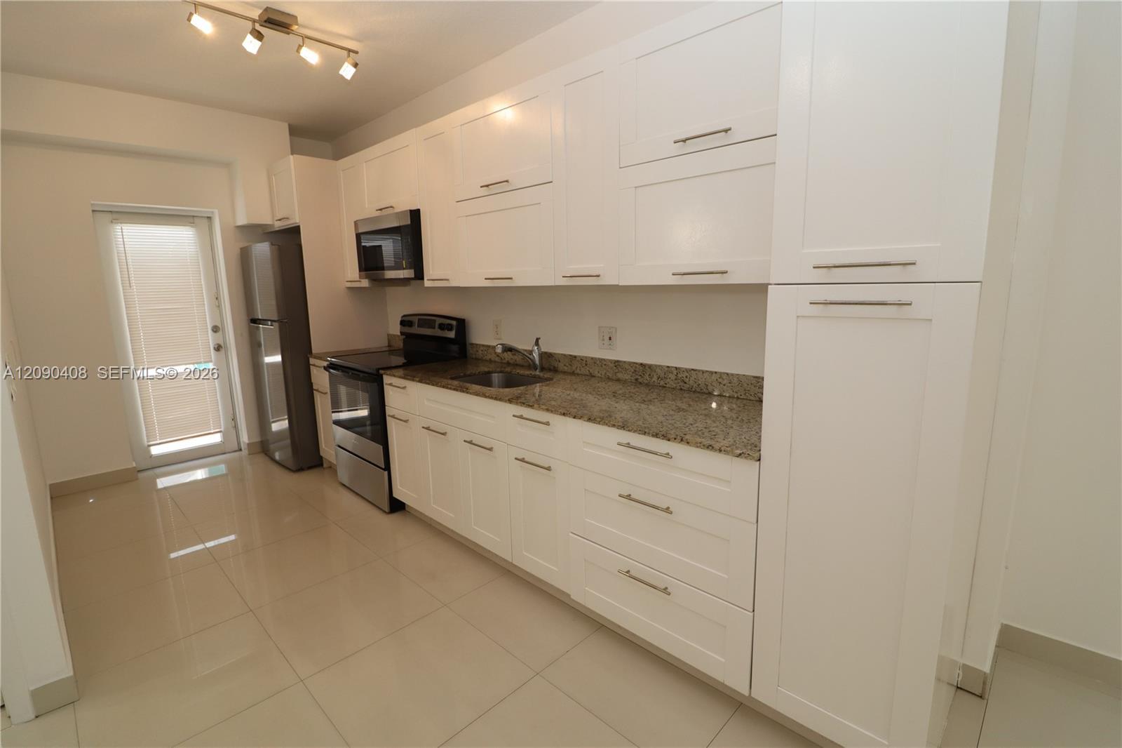 540 74th St # 3, Miami Beach FL 33141