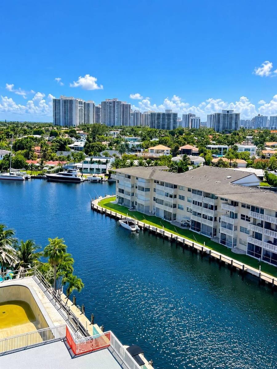 427 GOLDEN ISLES Drive # 10D, Hallandale Beach FL 33009 photo 2