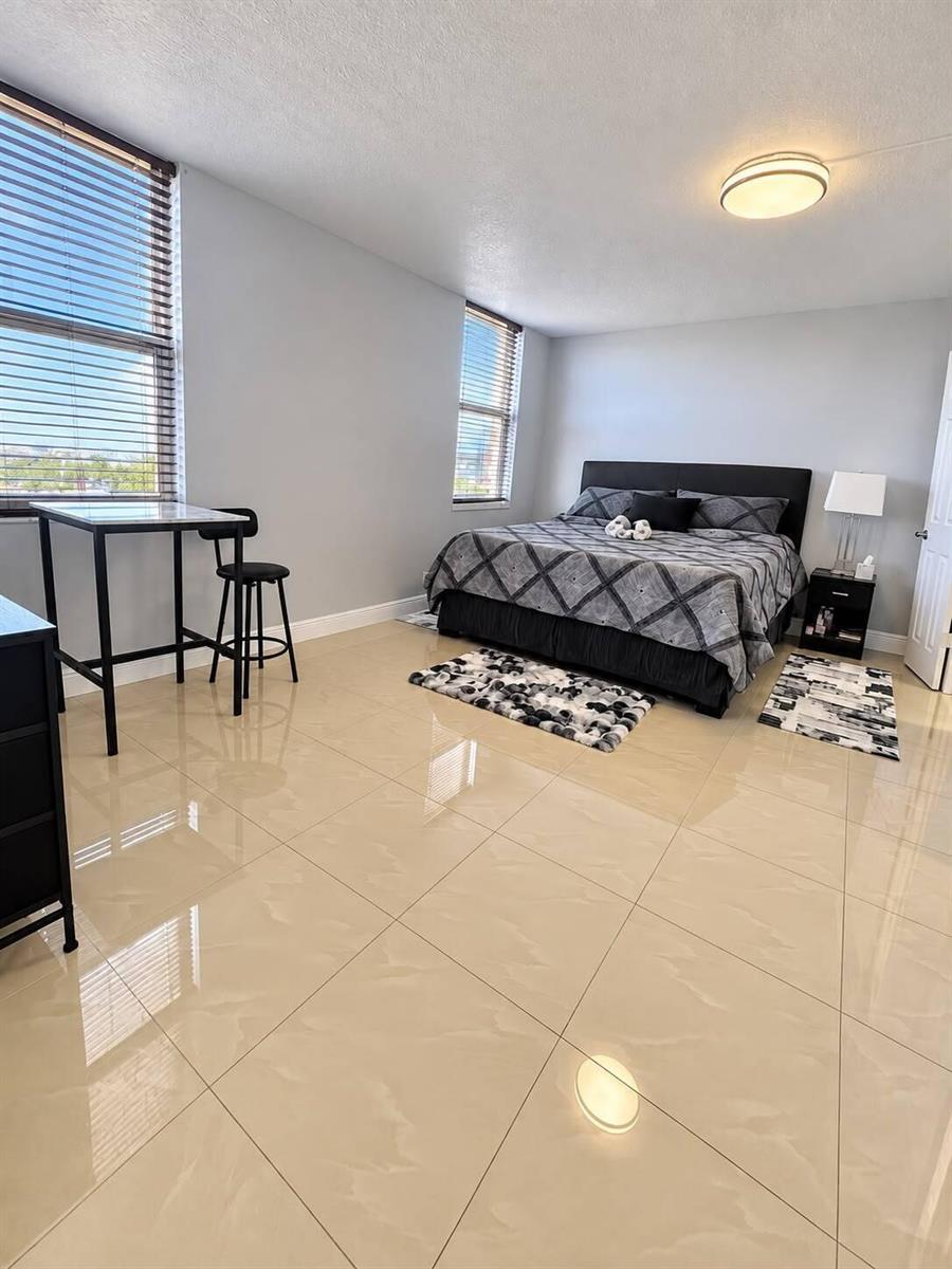 427 GOLDEN ISLES Drive # 10D, Hallandale Beach FL 33009 photo 3